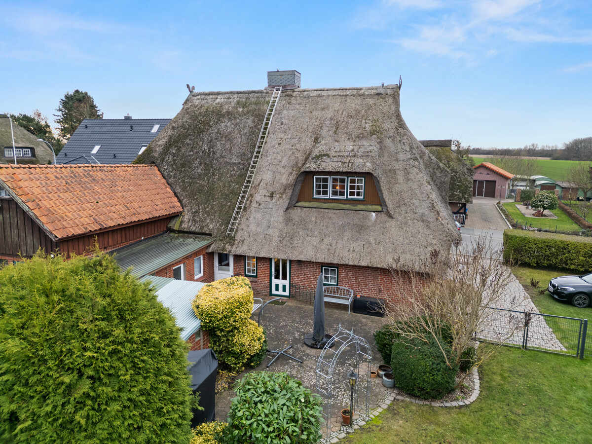 Hausansicht mit Terrasse