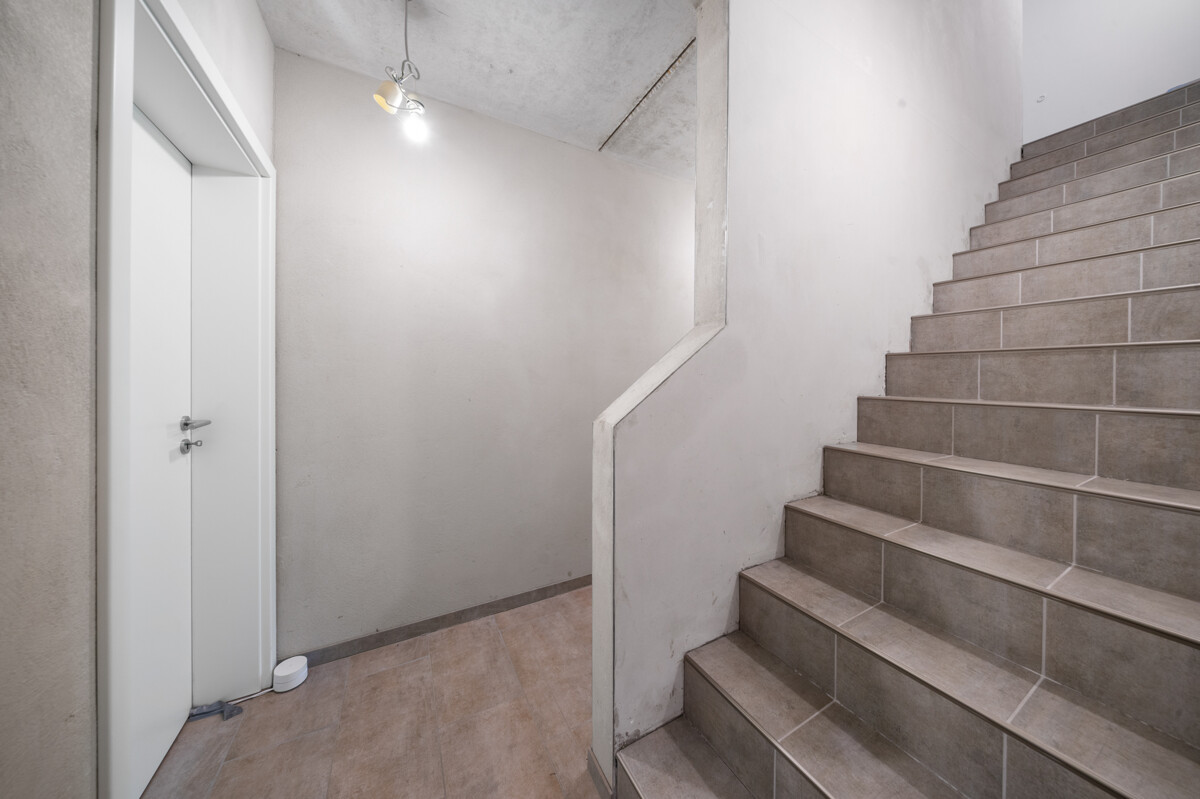 57 - Treppe zum Untergeschoss