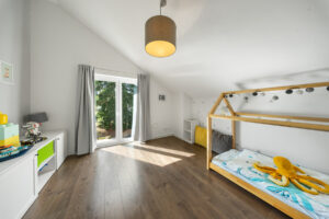 59 - Kinderzimmer mit Hausbett