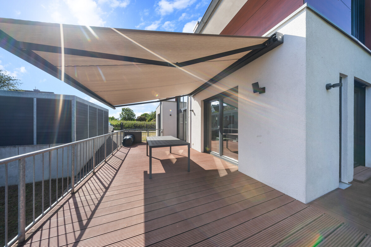 33 - Terrasse mit Markise