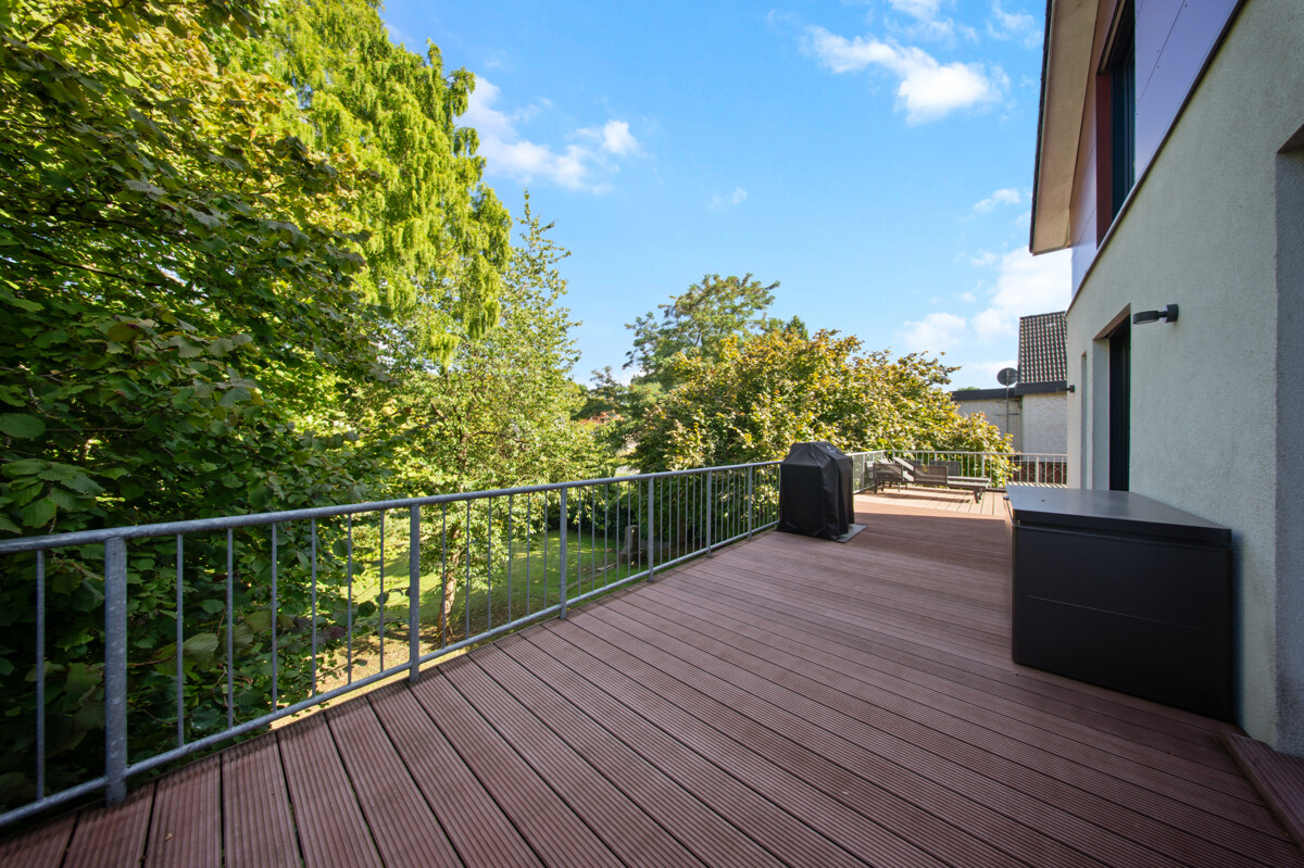 29 - Terrasse mit Gartenblick